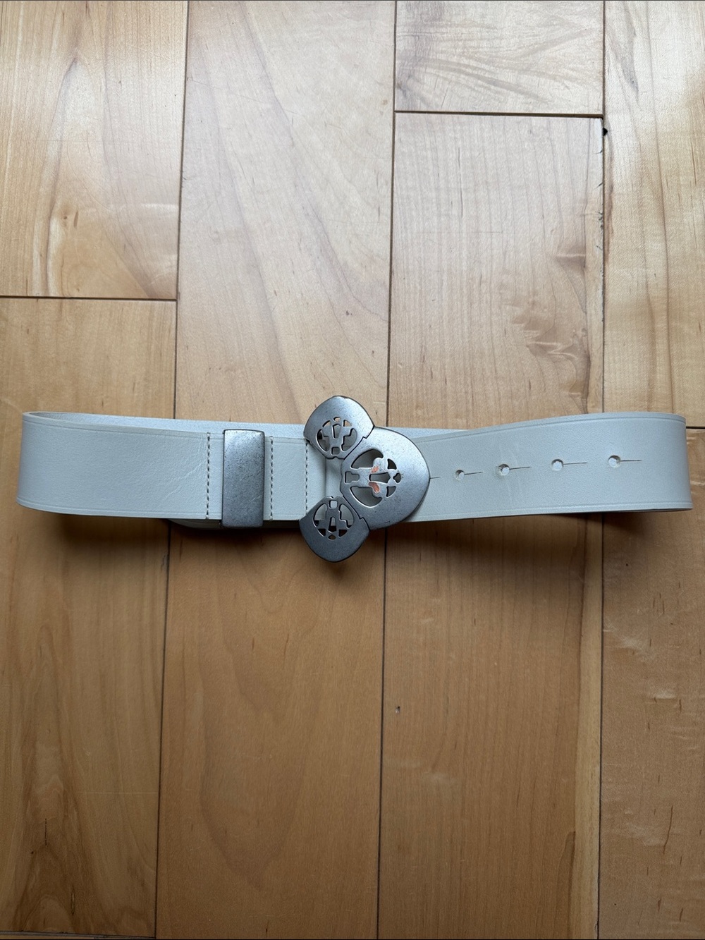 Isabel Marant Women’s White Leather Belt with Silver Floral Buckle 100% cow hide
